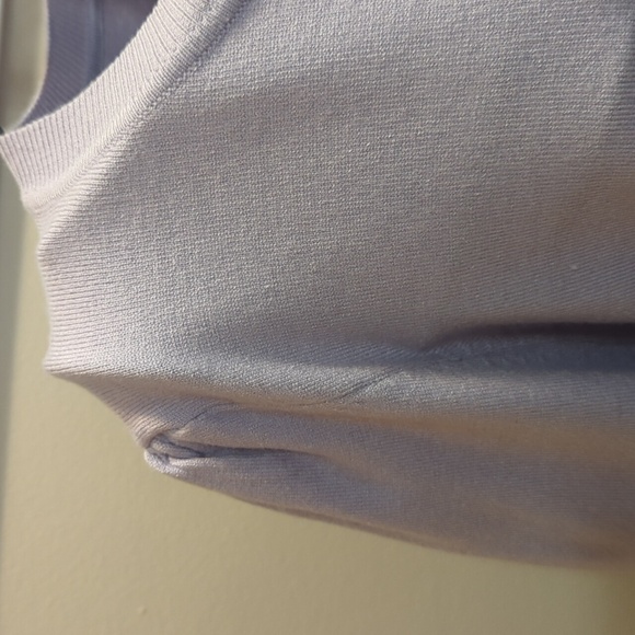 Lavender light weight sweater - Picture 2 of 6
